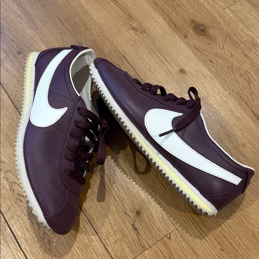 Nike Women's Sneakers in Burgundy and White size 6